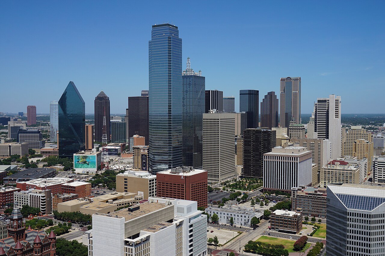 Dallas host city skyline