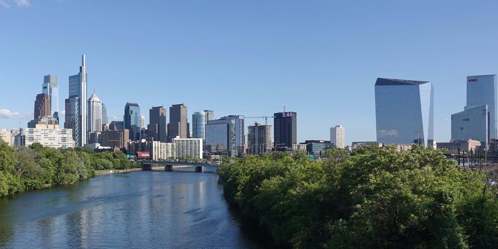 Philadelphia host city skyline
